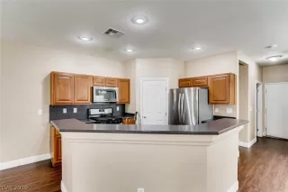 Photo #3: 2114270 Listing