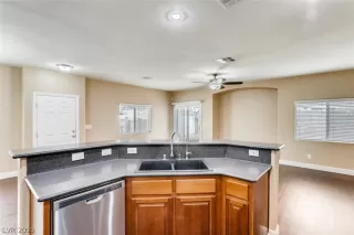 Photo #5: 2114270 Listing