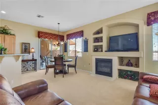 Photo #4: 2114289 Listing