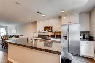 Photo #2: 2114321 Listing