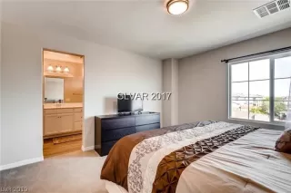 Photo #5: 2114321 Listing