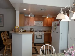 Photo #4: 2114419 Listing