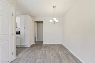 Photo #4: 2114420 Listing