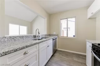 Photo #6: 2114420 Listing