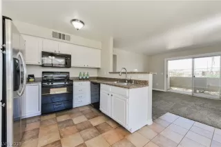 Photo #4: 2114517 Listing 