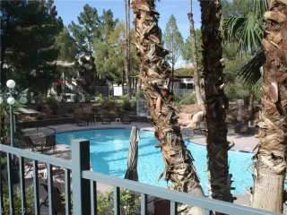 Photo #6: 2114579 Listing 
