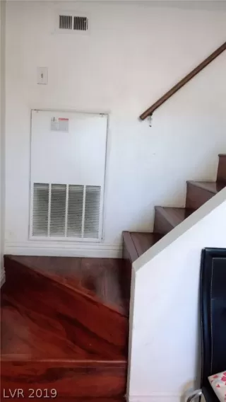 Photo #4: 2114602 Listing