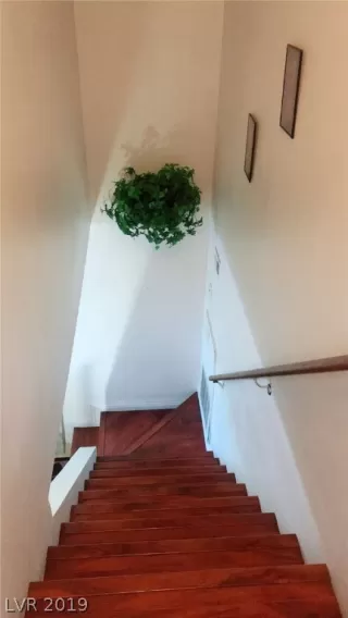 Photo #5: 2114602 Listing