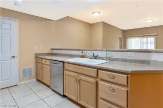 Photo #6: 2114668 Listing 