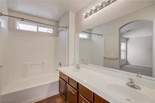 Photo #3: 2114724 Listing