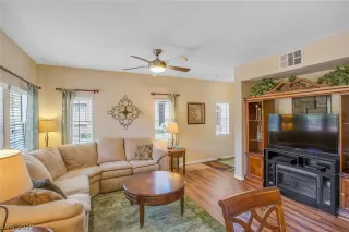 Photo #4: 2114843 Listing