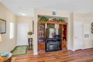 Photo #5: 2114843 Listing