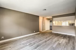 Photo #3: 2114998 Listing