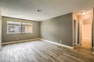 Photo #5: 2114998 Listing