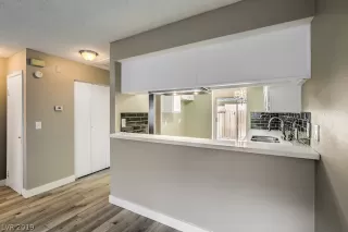 Photo #6: 2114998 Listing