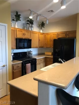 Photo #3: 2115023 Listing