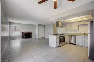 Photo #4: 2115082 Listing