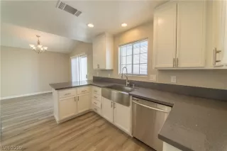 Photo #2: 2115105 Listing