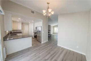 Photo #3: 2115105 Listing