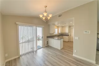 Photo #4: 2115105 Listing