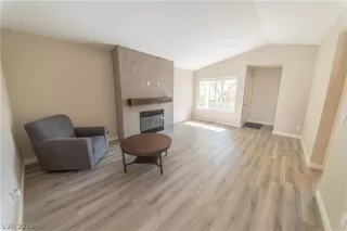 Photo #5: 2115105 Listing