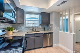 Photo #1: 2115109 Listing
