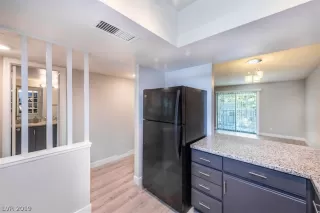 Photo #3: 2115109 Listing