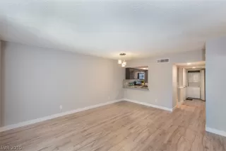 Photo #4: 2115109 Listing