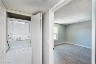 Photo #5: 2115109 Listing