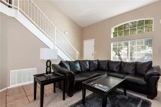 Photo #4: 2115303 Listing