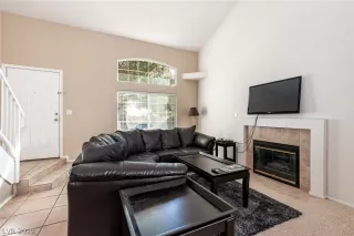 Photo #5: 2115303 Listing