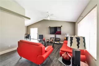 Photo #3: 2115320 Listing