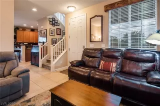 Photo #3: 2115343 Listing