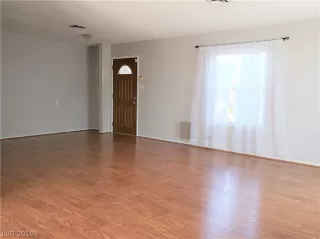 Photo #5: 2115366 Listing 