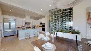 Photo #3: 2115385 Listing