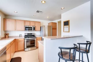 Photo #4: 2115456 Listing