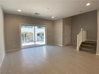 Photo #4: 2115468 Listing