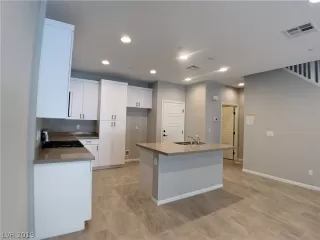 Photo #4: 2115507 Listing