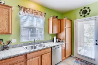 Photo #6: 2115687 Listing