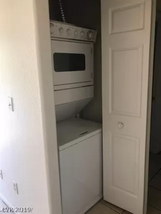 Photo #4: 2115707 Listing 