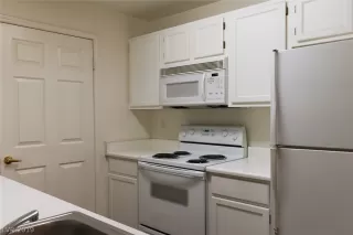 Photo #5: 2115713 Listing