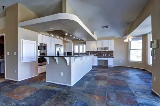 Photo #6: 2115769 Listing