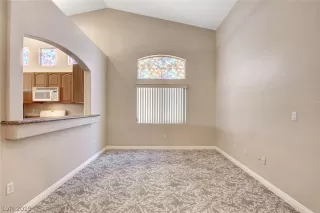 Photo #4: 2115783 Listing