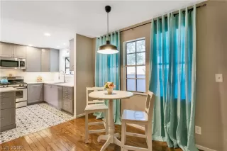 Photo #5: 2115828 Listing