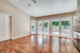 Photo #4: 2115833 Listing 