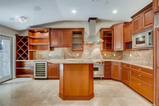 Photo #5: 2115833 Listing 