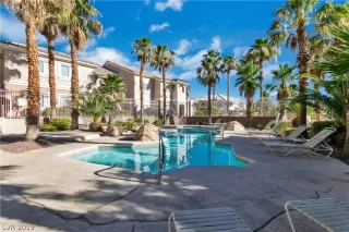 Photo #4: 2116078 Listing