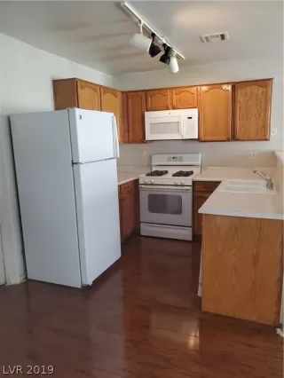 Photo #4: 2116131 Listing 