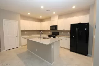 Photo #4: 2116190 Listing 