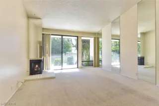 Photo #5: 2116239 Listing 